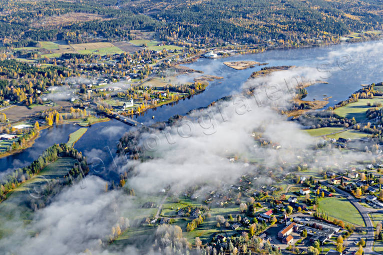 Stöde vid Ljungan Flygfoto dimma, drönarbilder, drönarfoto, flygbild, flygbilder, Flygfoto, flygfoton, höst, Ljungan, Medelpad, samhällen, Stöde, Stödesjön