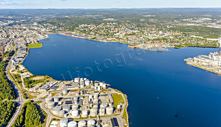 Sundsvall innan bron anläggningar, drönarbilder, drönarfoto, fabrik, flygbild, flygbilder, Flygfoto, flygfoton, hamn, havsvik, industrier, industristad, Landskap, Medelpad, oljehamn, sommar, städer, Sundsvall, Sundsvallsbukten, vik, Vindskärsudde