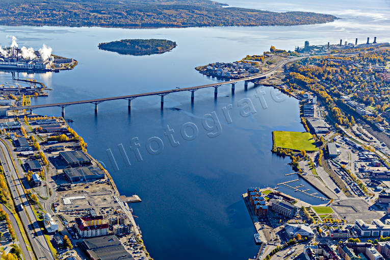 Sundsvallsbron Flygfoto bro, drönarbilder, drönarfoto, flygbild, flygbilder, Flygfoto, flygfoton, höst, Medelpad, städer, Sundsvall, Sundsvallsbron, Sundsvallsfjärden