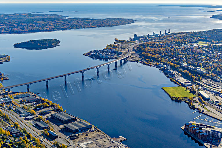 Sundsvallsbron Flygfoto bro, drönarbilder, drönarfoto, flygbild, flygbilder, Flygfoto, flygfoton, höst, Medelpad, städer, Sundsvall, Sundsvallsbron, Sundsvallsfjärden, Tjuvholmen