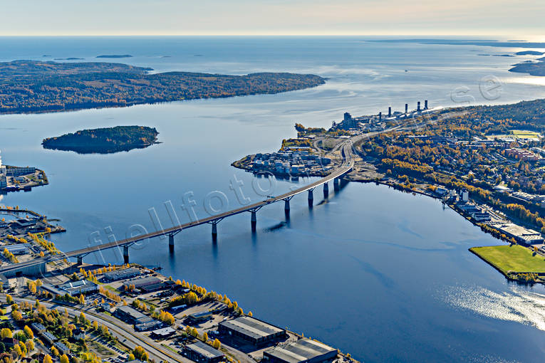 Sundsvallsbron Flygfoto bro, drönarbilder, drönarfoto, flygbild, flygbilder, Flygfoto, flygfoton, höst, Medelpad, städer, Sundsvall, Sundsvallsbron, Sundsvallsfjärden, Tjuvholmen
