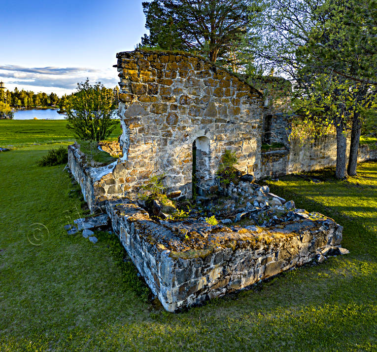 Sunne Kyrkoruin och Kastal anläggningar, byggnationer, drönarbild, drönarbilder, drönarfoto, flygbild, flygbilder, Flygfoto, flygfoton, forntid, Jämtland, kastal, kultur, kyrkoruin, ruin, ruiner, Sunne