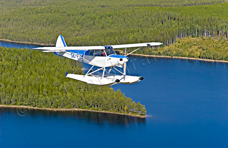 Cub, flottrer, flyg, flygning, kommunikationer, luftfart, pontoner, SE-EZE, sjflyg, sjflygplan, supercub
