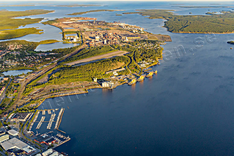 Svartön Luleå Flygfoto Aronstorpsviken, drönarbilder, drönarfoto, flygbild, flygbilder, Flygfoto, flygfoton, isbrytare, Luleå, Norrbotten, sommar, städer, Svartön, Svartöstaden, Svartösundet