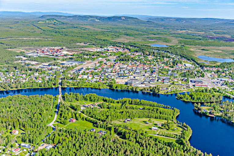 Sveg Flygfoto drönarbilder, drönarfoto, flygbild, flygbilder, Flygfoto, flygfoton, Härjedalen, Ljusnan, Mankellbron, samhällen, sommar, Sveg, Ulvkälla, älv