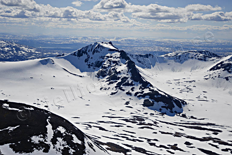 Sylarna i Jämtlandsfjällen drönarbilder, drönarfoto, fjällen, flygbild, flygbilder, Flygfoto, flygfoton, Jämtland, Landskap, sylarna, Sylarnamassivet, vår