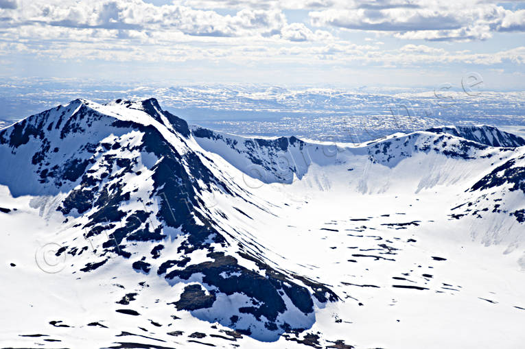 Sylarna i Jämtlandsfjällen drönarbilder, drönarfoto, fjällen, flygbild, flygbilder, Flygfoto, flygfoton, Jämtland, Landskap, sylarna, Sylarnamassivet, vår