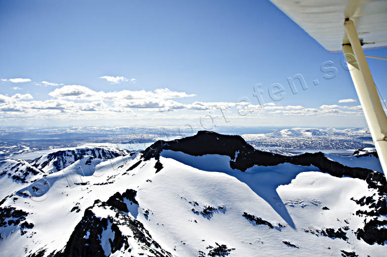 Sylarna i Jämtlandsfjällen drönarbilder, drönarfoto, fjällen, flygbild, flygbilder, Flygfoto, flygfoton, Jämtland, Landskap, sylarna, Sylarnamassivet, vår