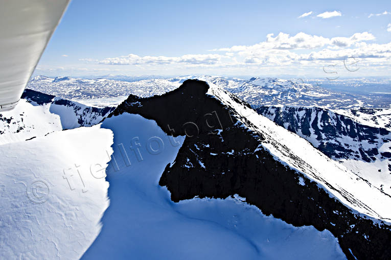 Sylarna i Jämtlandsfjällen drönarbilder, drönarfoto, fjällen, flygbild, flygbilder, Flygfoto, flygfoton, Jämtland, Landskap, sylarna, Sylarnamassivet, vår