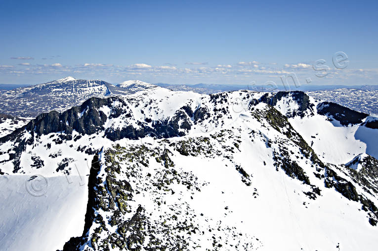 Sylarna i Jämtlandsfjällen drönarbilder, drönarfoto, fjällen, flygbild, flygbilder, Flygfoto, flygfoton, Jämtland, Landskap, sylarna, Sylarnamassivet, vår