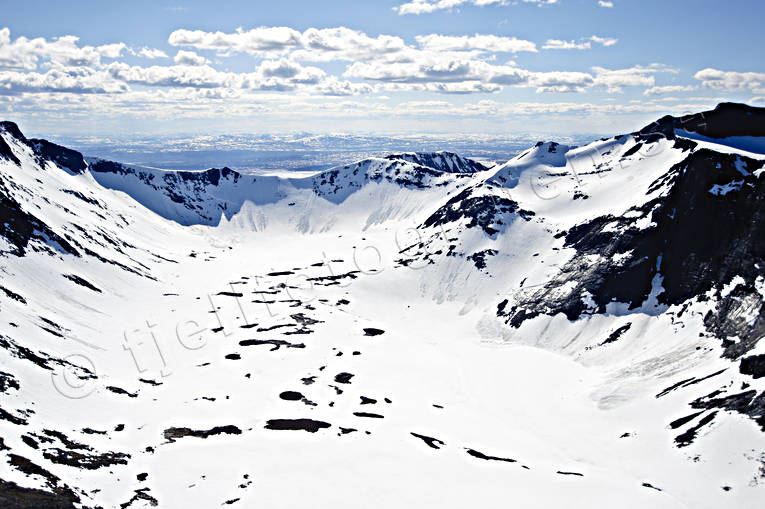 Sylarna i Jämtlandsfjällen drönarbilder, drönarfoto, fjällen, flygbild, flygbilder, Flygfoto, flygfoton, Jämtland, Landskap, sylarna, Sylarnamassivet, vår