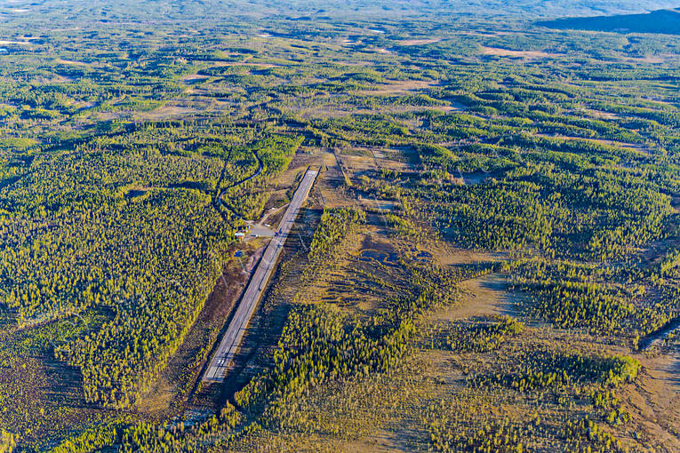 Sälens Flygplats Flygfoto anläggningar, Dalarna, drönarbilder, drönarfoto, flygbild, flygbilder, Flygfoto, flygfoton, landningsbana, Sälens flygplats, vår, ödsligt