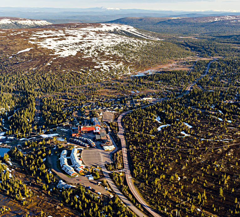 Sälens Högfjällshotell anläggningar, Dalarna, drönarbilder, drönarfoto, flygbild, flygbilder, Flygfoto, flygfoton, Högfjällshotell, skidanläggning, skidbackar, skidort, SkiStar, Sälens, vår