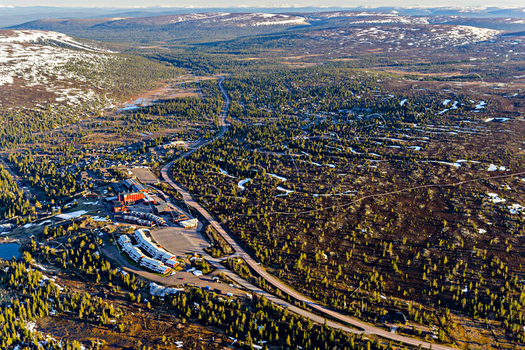 Sälens Högfjällshotell anläggningar, Dalarna, drönarbilder, drönarfoto, flygbild, flygbilder, Flygfoto, flygfoton, Högfjällshotell, skidanläggning, skidbackar, skidort, SkiStar, Sälens, vår