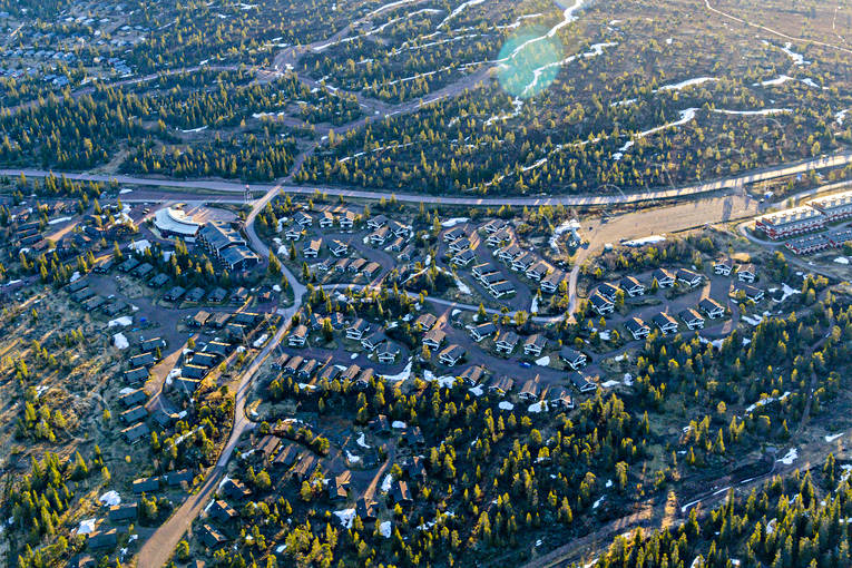Sälens Högfjällshotell anläggningar, Dalarna, drönarbilder, drönarfoto, flygbild, flygbilder, Flygfoto, flygfoton, Högfjällshotell, skidanläggning, skidbackar, skidort, SkiStar, stugby, Sälens, vår