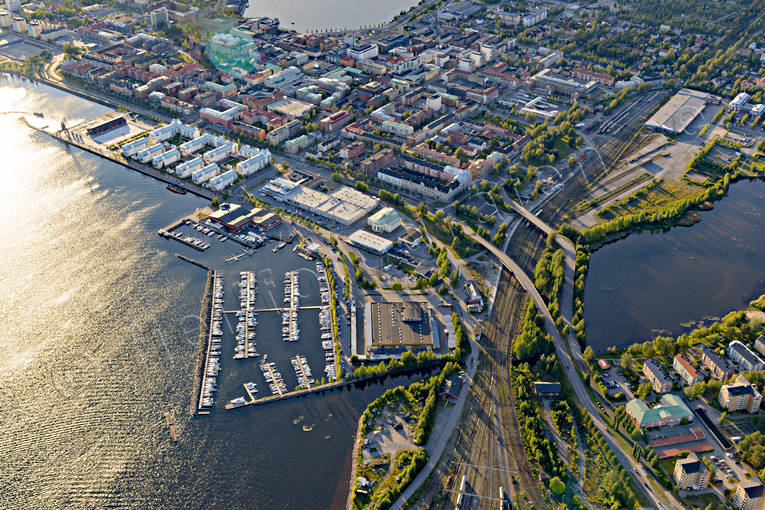 Södra hamnen Luleå Flygfoto drönarbilder, drönarfoto, flygbild, flygbilder, Flygfoto, flygfoton, gästhamn, Luleå, Norrbotten, småbåtshamn, sommar, städer, Södra hamnen