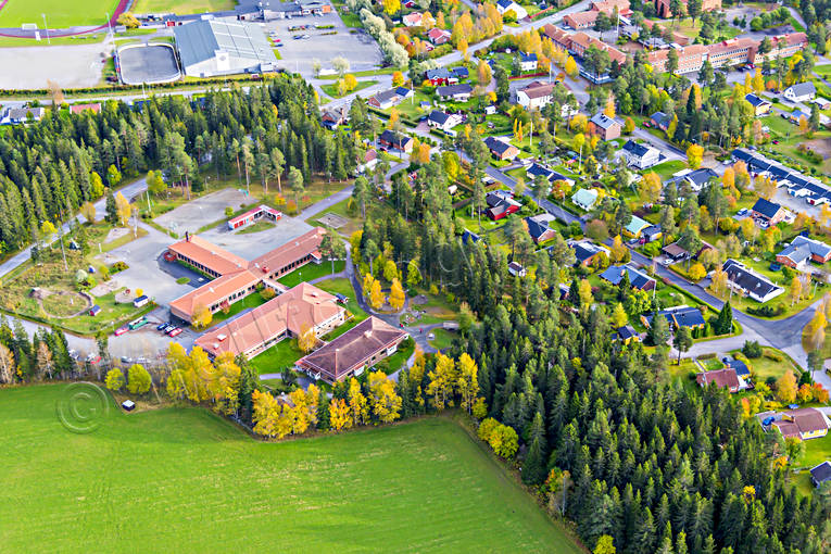 Sörgårdsskolan i Brunflo bebyggelse, Brunflo, drönarbilder, drönarfoto, flygbild, flygbilder, Flygfoto, flygfoton, Jämtland, samhällen, skola, Sörgårdsskolan, villaområde, villor