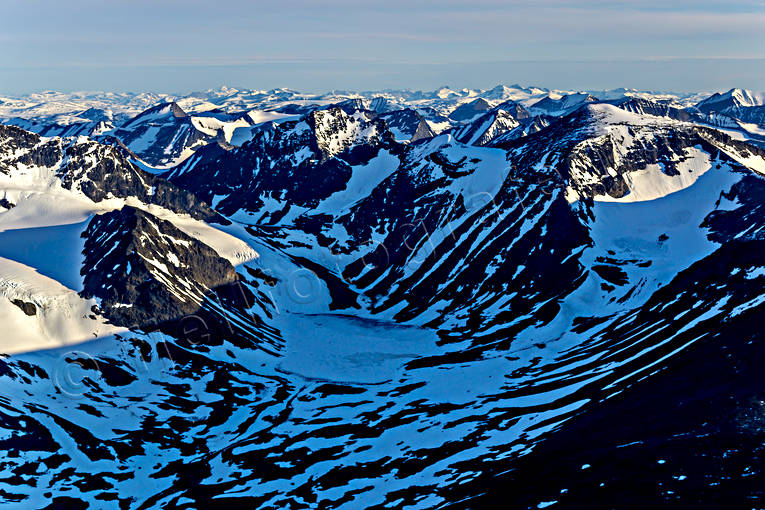Tarfaladalen Tarfalasjön drönarbilder, drönarfoto, fjäll, flygbild, flygbilder, Flygfoto, flygfoton, islossning, Kebnekaise, Landskap, lappland, sommar, Tarfala, Tarfaladalen, Tarfalasjön