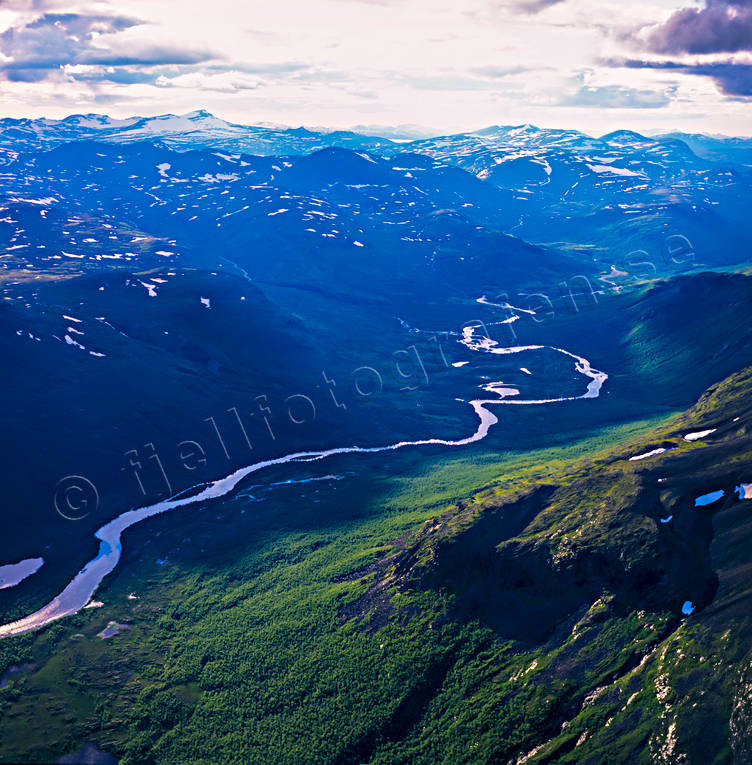 Tarradalen och Tarraätno drönarbilder, drönarfoto, fjäll, flygbild, flygbilder, Flygfoto, flygfoton, Landskap, lappland, Padjelanta, Rivkonjunnje, sommar, Svenska Fjällen, Tarradalen, Tarraätno, vattendrag