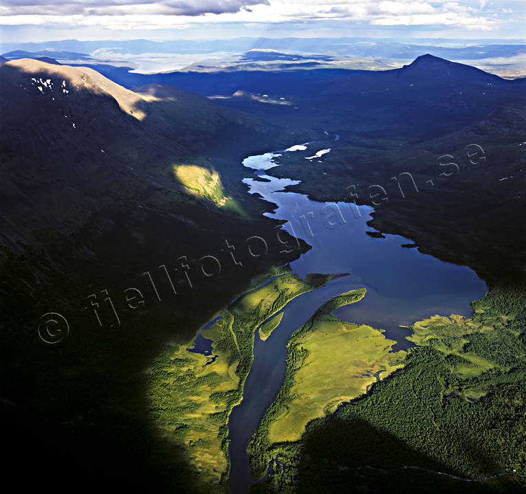 Tarraätnos utlopp i Tarrauare drönarbilder, drönarfoto, flygbild, flygbilder, Flygfoto, flygfoton, kväll, Landskap, lappland, nationalparker, sarek, sommar, Tarradalen, Tarraure, Tarraätno, årstid, årstider