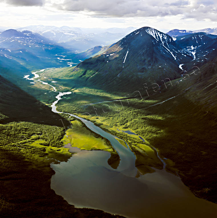 Tarraätnos utlopp i Tarrauare drönarbilder, drönarfoto, fjäll, fjällbilder, FJÄLLEN, flygbild, flygbilder, Flygfoto, flygfoton, Landskap, lappland, Måskatjkaise, Padjelanta, sarek, sommar, Tarradalen, Tarrauare, Tarraätno