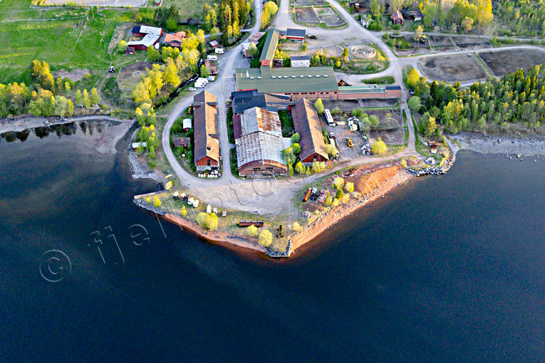 Tegelbruket i Vålbacken Flygfoto anläggningar, byggnader, drönarbild, drönarbilder, drönarfoto, fabrik, fabriksbyggnader, flygbild, flygbilder, Flygfoto, flygfoton, Jämtland, sommar, Tegelbolaget, Tegelbruket, Vålbacken