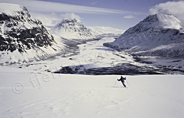 Bielloriehppe, fjll, fjllbranter, fjllnatur, fjllturism, fjllturist, fjllturister, fritid, Lddepakte, natur, Rapadalen, Rapaselet, Rovdjurstorget, sarek, Sarek nationalpark, Sarekfjll, skidor, skidkning, sn, telemark, telemarksvng, Tielma, turkare, turkning, vinterbild, vinterfjll, vinterlandskap, rstid, rstider