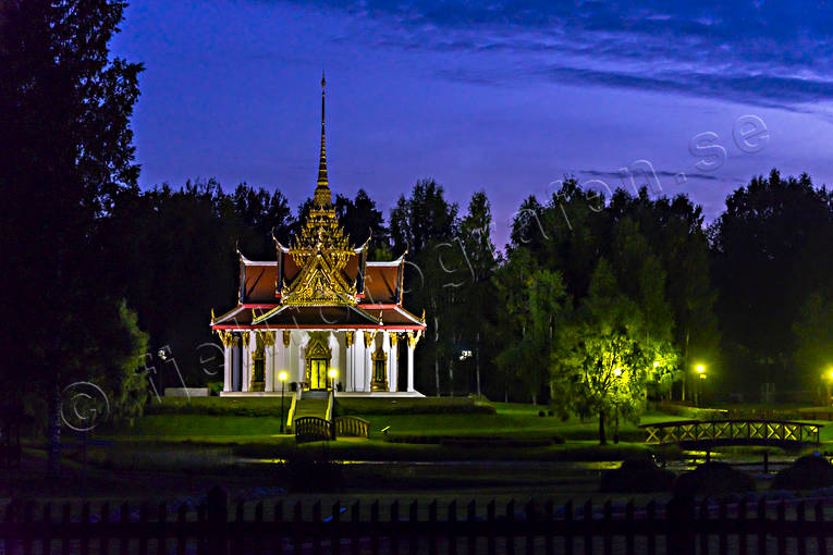 Thailändska paviljongen Nattetid anläggningar, byggnader, Chulalongkorn, Chulalongkorns, Jämtland, jämtlandsbilder, Kung Chulalongkorn, nattbild, paviljong, paviljongen, sevärdhet, Sevärdheter, sommar, tempel, Thailändska, Thaipaviljongen, Utanede