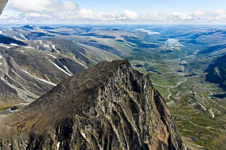 Tolpagorni och Ladtjovagge drönarbilder, drönarfoto, flygbild, flygbilder, Flygfoto, flygfoton, Kebnekaise, Ladtjovagge, Landskap, lappland, sommar, Tolpagorni
