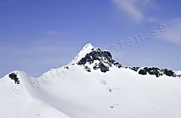 Toppen av Sylarnamassivet blå, drönarbilder, drönarfoto, fjäll, fjällen, fjälltopp, flygbild, flygbilder, Flygfoto, flygfoton, himmel, högst, Jämtland, Landskap, snö, sylarna, Syltoppen, topp, vinter