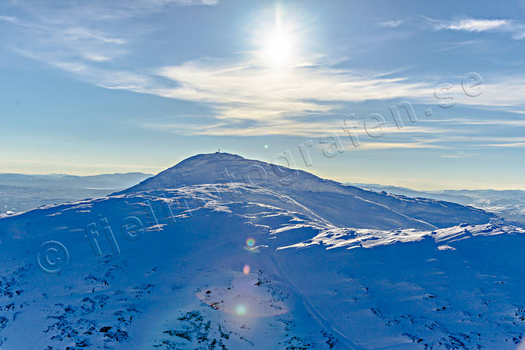 Toppen av Åreskutan drönarbilder, drönarfoto, fjälltopp, flygbild, flygbilder, Flygfoto, flygfoton, Jämtland, Landskap, mast, toppen, Toppstugan, vinter, Åreskutan