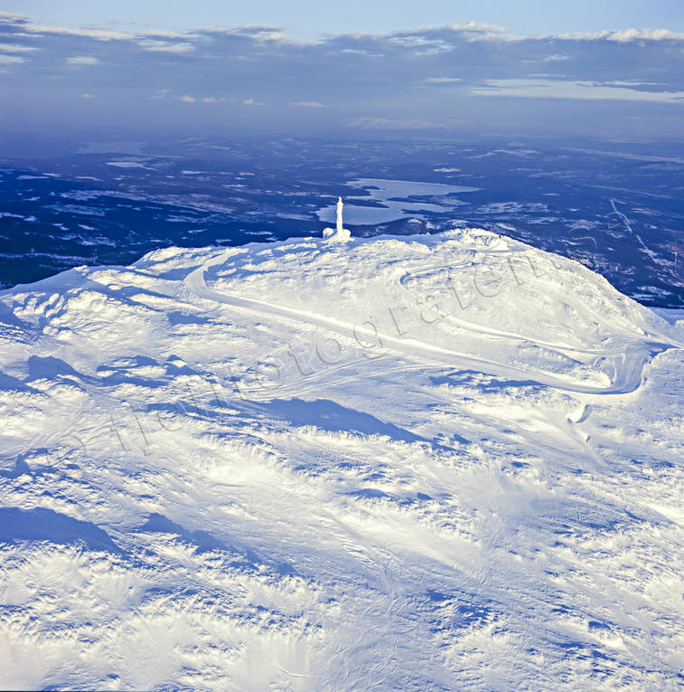 Toppen av Åreskutan drönarbilder, drönarfoto, fjällbilder, fjälltopp, flygbild, flygbilder, Flygfoto, flygfoton, Helgesjön, Jämtland, Landskap, mast, nedisad, Såssjön, toppen, vinter, Åreskutan, årstid, årstider