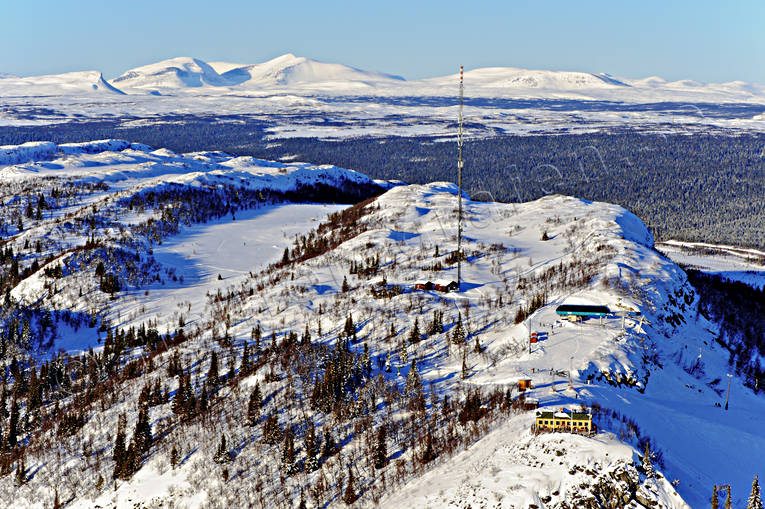 Toppstugan Funäsdalsberget drönarbilder, drönarfoto, flygbild, flygbilder, Flygfoto, flygfoton, funäsdalen, Funäsdalsberget, Helags, Härjedalen, Landskap, mast, radiomast, samhällen, Toppstugan, vinter