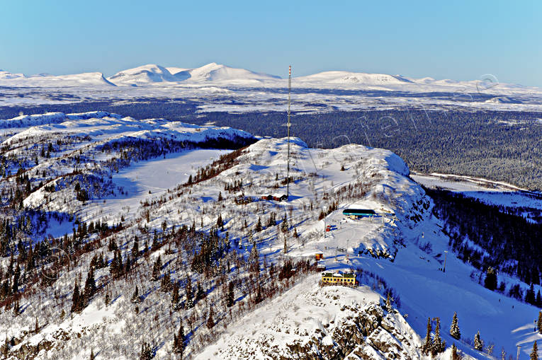 Toppstugan Funäsdalsberget drönarbilder, drönarfoto, flygbild, flygbilder, Flygfoto, flygfoton, funäsdalen, Funäsdalsberget, Helags, Härjedalen, Landskap, mast, radiomast, samhällen, Toppstugan, vinter