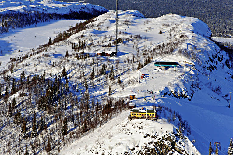 Toppstugan Funäsdalsberget drönarbilder, drönarfoto, flygbild, flygbilder, Flygfoto, flygfoton, funäsdalen, Funäsdalsberget, Helags, Härjedalen, Landskap, mast, radiomast, samhällen, Toppstugan, vinter