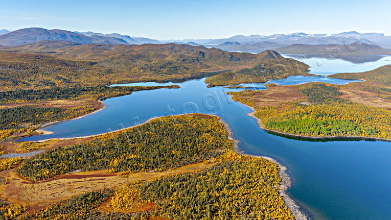 Torneälvens upprinnelse drönarbilder, drönarfoto, fjällbilder, FJÄLLEN, flygbild, flygbilder, Flygfoto, flygfoton, höst, Jiegajarvi, Landskap, lappland, Torne älv, torneträsk, Torneälven