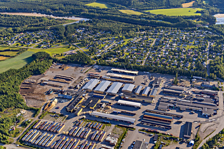 Träindustri i Älvsbyn drönarbilder, drönarfoto, flygbild, flygbilder, Flygfoto, flygfoton, Norrbotten, samhällen, sommar, såg, sågverk, Träindustri, Älvsbyn