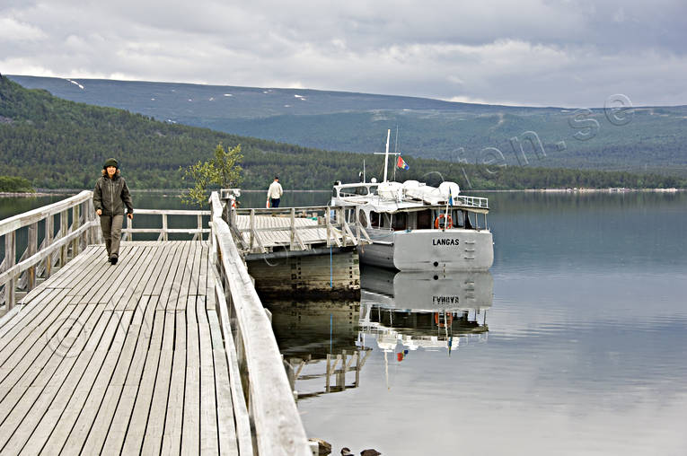 Turistbåten i Saltoluokta brygga, båt, båtbrygga, Landskap, Langas, lappland, saltoluokta, sommar, turbåt, turistbåt