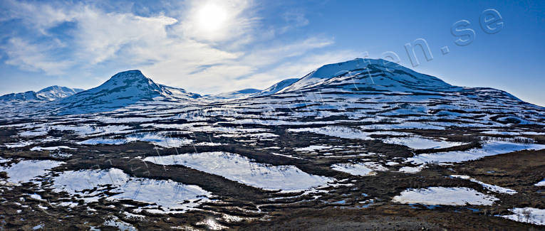 Tväråklumpen och Storsnasen drönarbild, drönarbilder, drönarfoto, fjäll, flygbild, flygbilder, Flygfoto, flygfoton, Jämtland, Landskap, Snasafjällen, Snasahögarna, Storsnasen, Storulvåvägen, tväråklumpen, vår, vårfjäll, vårvinter
