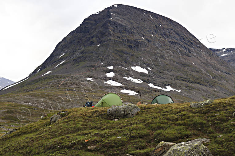 Tältläger vid Guohpervagge/Alkavagge berg, fjäll, fjällen, fjälltopp, fjällvandra, fjällvandring, friluftsliv, Guohperskajdde, Guopervagge, högfjäll, Landskap, natur, sarek, Sarek nationalpark, Sarekfjäll, sommar, tält, tälta, tältläger, tältning, tältplats, uteliv