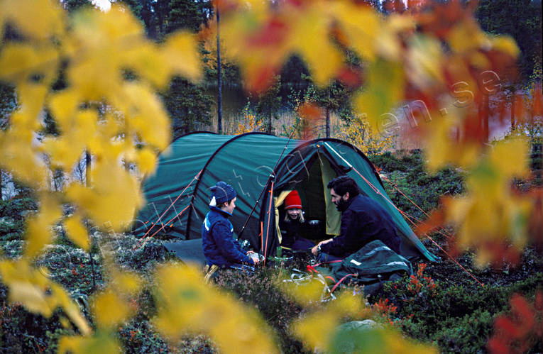 Tältning om hösten camping, far och barn, fjällvandring, friluftsliv, höst, höstfärger, sommar, tält, tältning, uteliv, äventyr