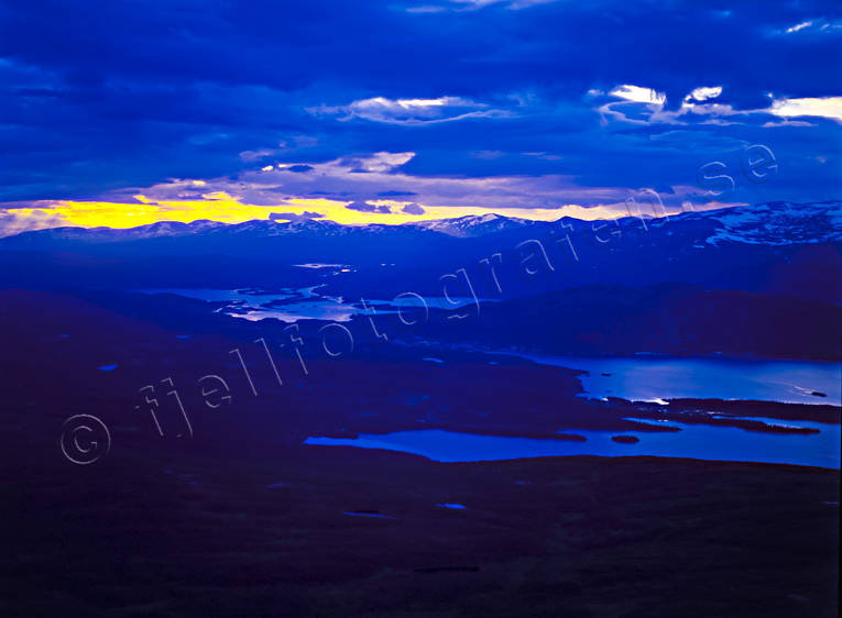 Tärnaby och fjällen norrut drönarbilder, drönarfoto, flygbild, flygbilder, Flygfoto, flygfoton, Gäuta, kväll, Laisan, Landskap, lappland, Laxfjället, Norra Storfjället, sommar, stämning, stämningsbild, stämningsbilder, Svenska Fjällen, Tärnaby, Vindelfjällen