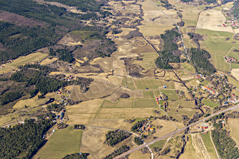 Tå vid Järvsö byar, dalgång, drönarbilder, drönarfoto, flygbild, flygbilder, Flygfoto, flygfoton, Grönås, Hälsingland, Landskap, Löräng, Milån, myra, Nybå, odlingslandskap, Tå, vår, åkermark, Åsen