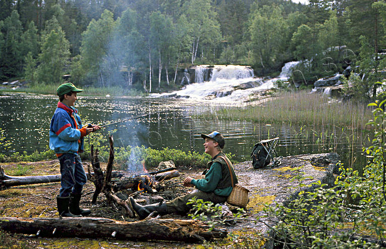 Unga sportfiskare eld, fiska, fiske, Forsån, mete, sportfiske