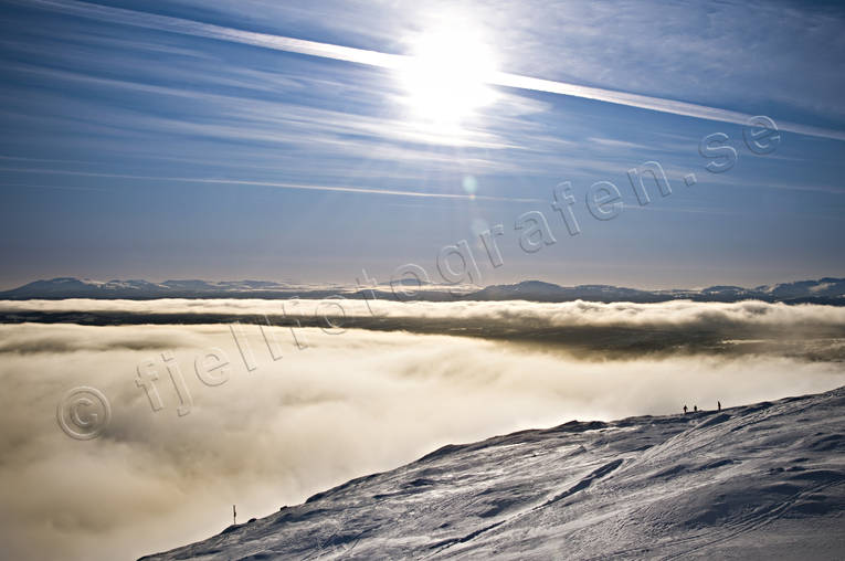 Utsikt fjällvärlden dimma, fjäll, Jämtland, Landskap, moln, natur, skidåkare, sol, sport, utförsåkning, vinter