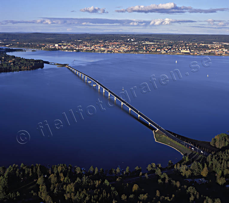 bro, broar, drnarbilder, drnarfoto, flygbild, flygbilder, Flygfoto, flygfoton, Frsn, Jmtland, sommar, Storsjn, stder, Vallsundet, Vallsundsbron, stersund