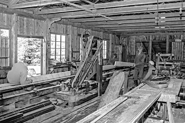 Vattendriven såg Vålbacken andelsägd, anläggningar, arbete, Jämtland, skogsbruk, såg, sågbänk, sågverk, vattendriven, vattenkraft, Vålbacken