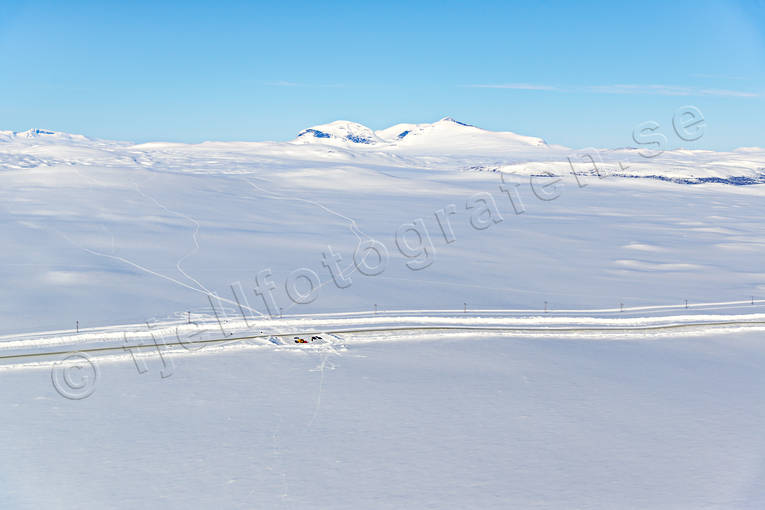 avlgset, avstnd, drnarbilder, drnarfoto, Flatruet, flatruetvgen, flygbild, flygbilder, Flygfoto, flygfoton, Hrjedalen, kommunikationer, land, Landskap, nyplogad, plogad, vildmark, vinter, vintervg, vita vidder, vg, rstid, rstider, de