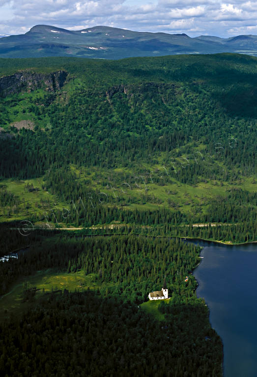 Viktoriakyrkan vid Överst-Juktan Ainanjuone, drönarbilder, drönarfoto, fjällbilder, FJÄLLEN, flygbild, flygbilder, Flygfoto, flygfoton, Korpberget, kyrka, kyrkor, Landskap, lappland, Sjuktevuoletjåkke, sommar, Viktoriakyrkan, Väretje, Väretsfjället, Åkernäs, ödemark, Överstjuktan