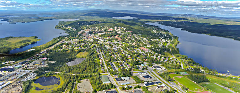 Vilhelmina mellan Volgsjön och Baksjön Baksjön, drönarbilder, drönarfoto, flygbild, flygbilder, Flygfoto, flygfoton, Kyrkberget, lappland, samhällen, sommar, Vilhelmina, Volgsjön